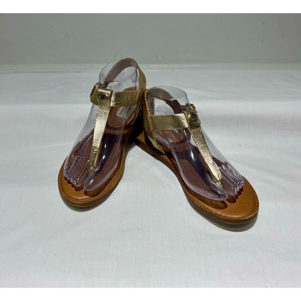 Steve Madden gold flat sandals Size 8